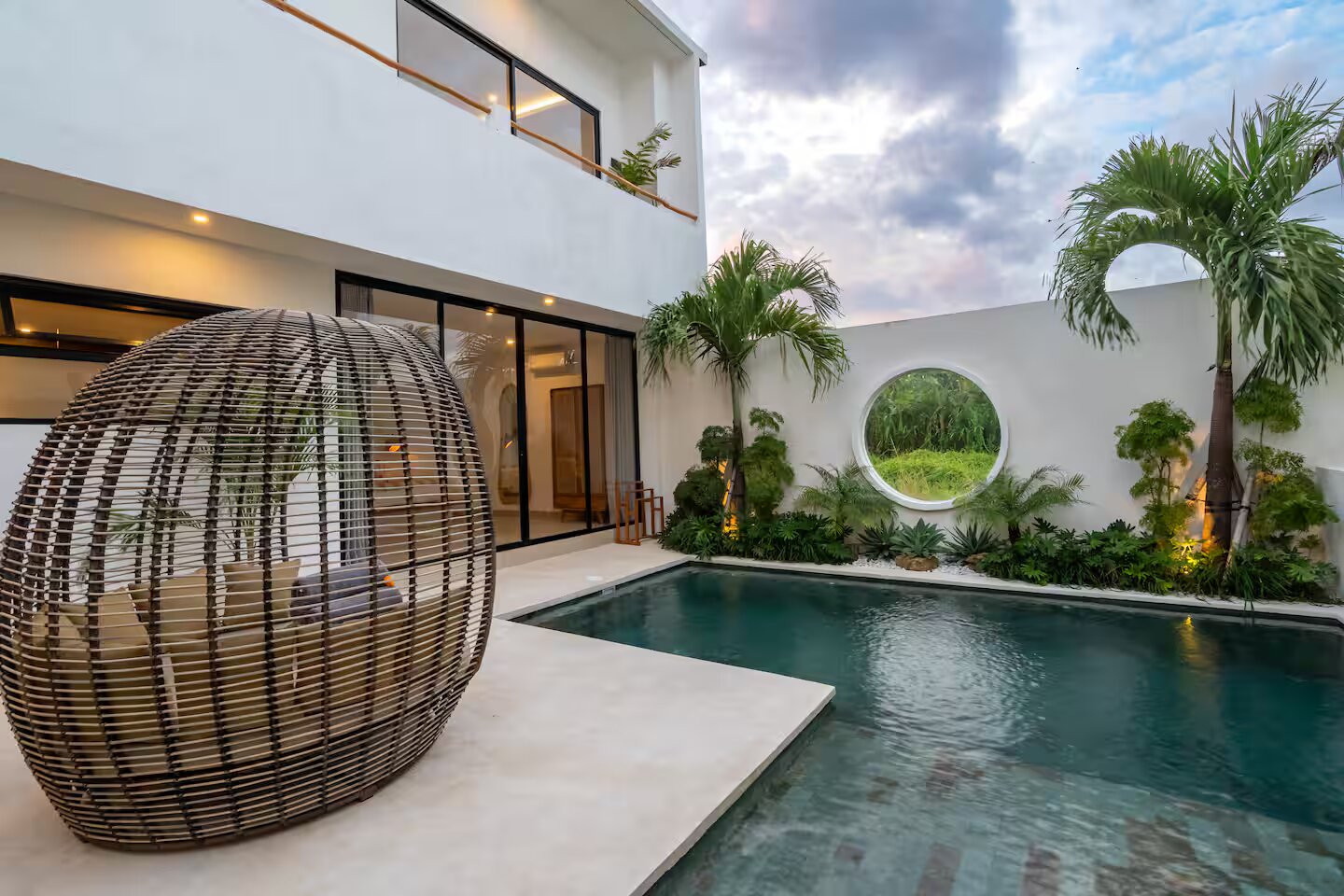 Villa Minuti pool and courtyard, second view