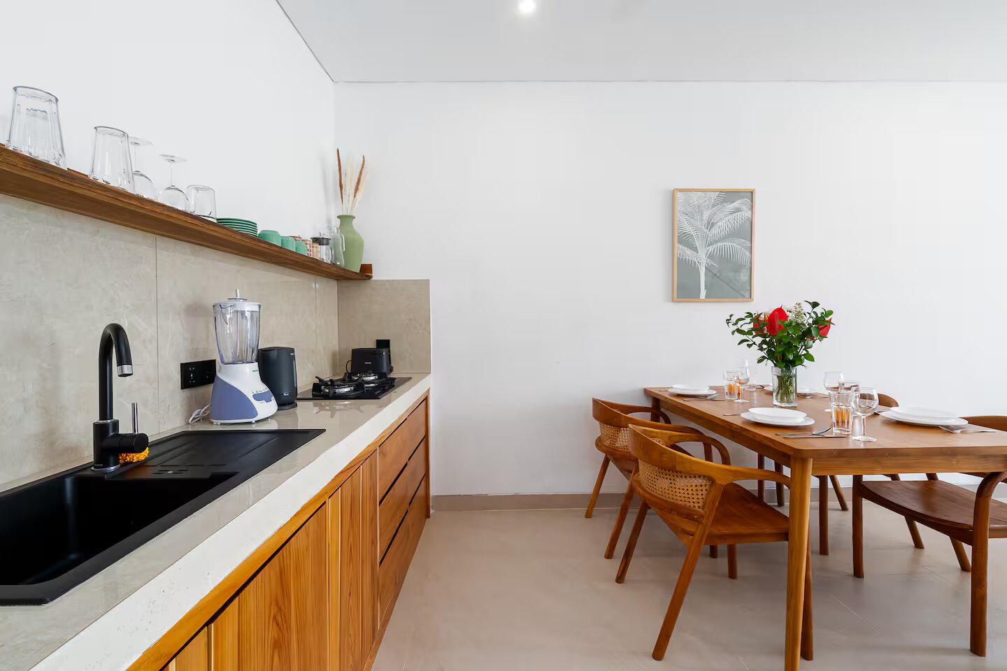 Villa Prunelle dining table