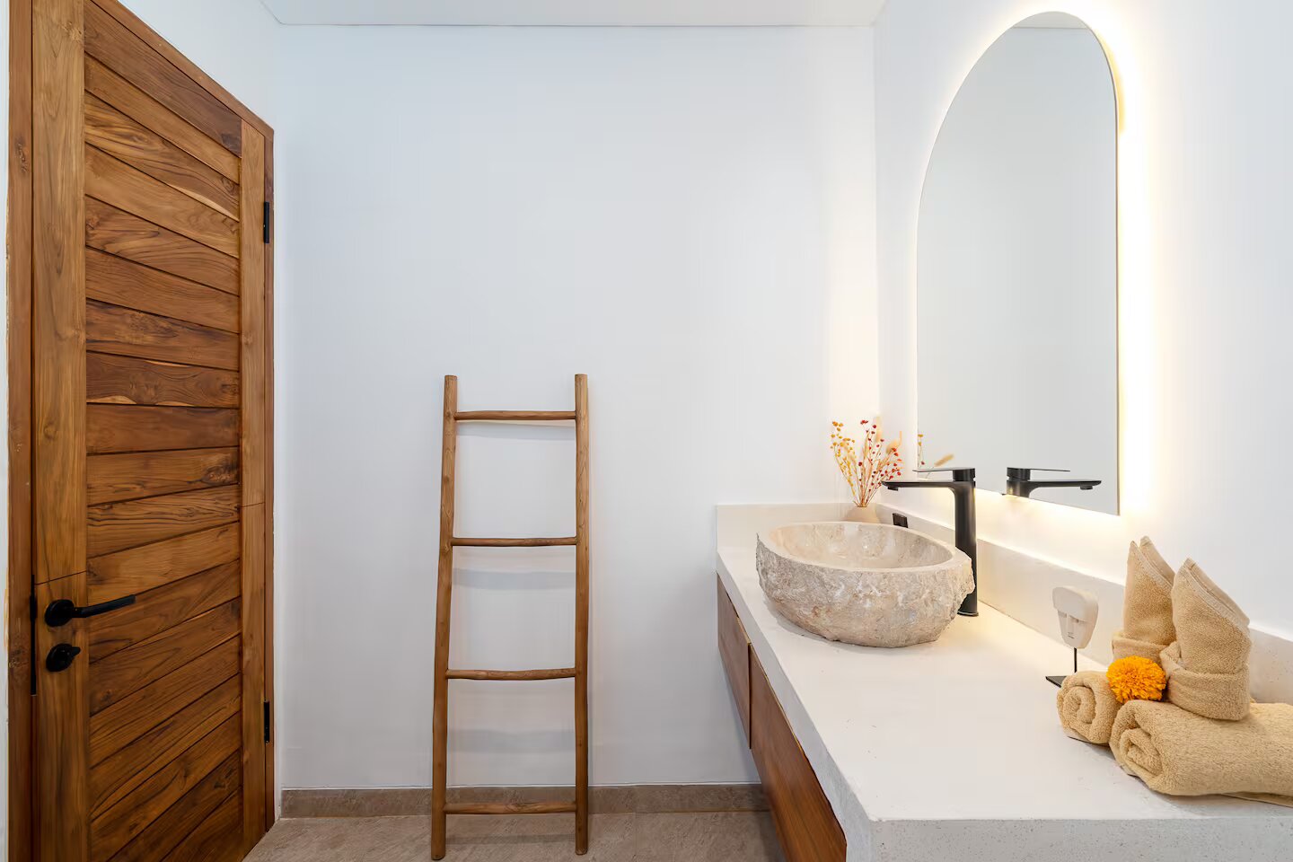Villa Prunelle en-suite bathroom shower